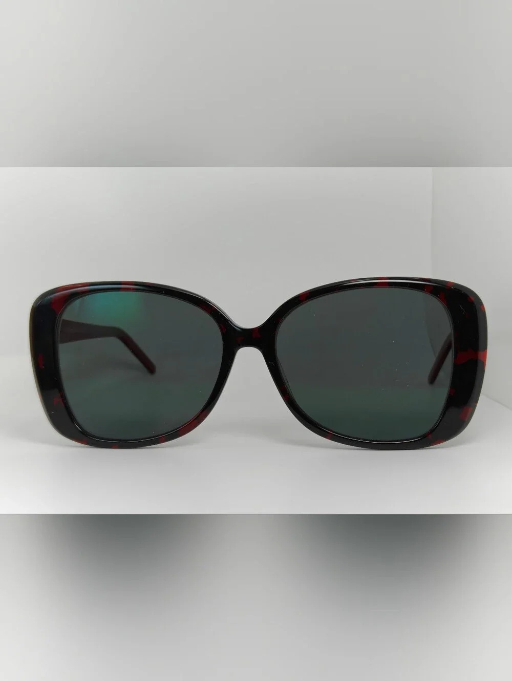 Marilyn. Oversized Women's Frame in Black and Red Tortoise.